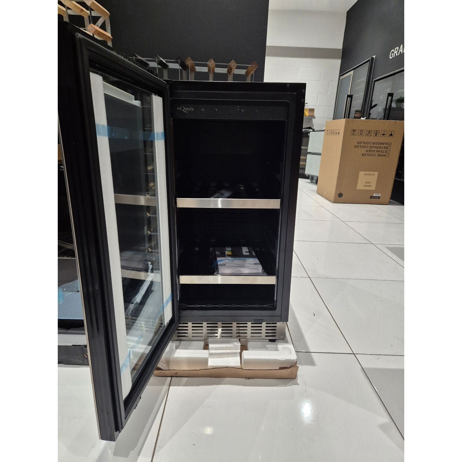 GRADED - mQuvée BeerServer40 (left hinged) - 400mm - Undercounter Drinks Fridge