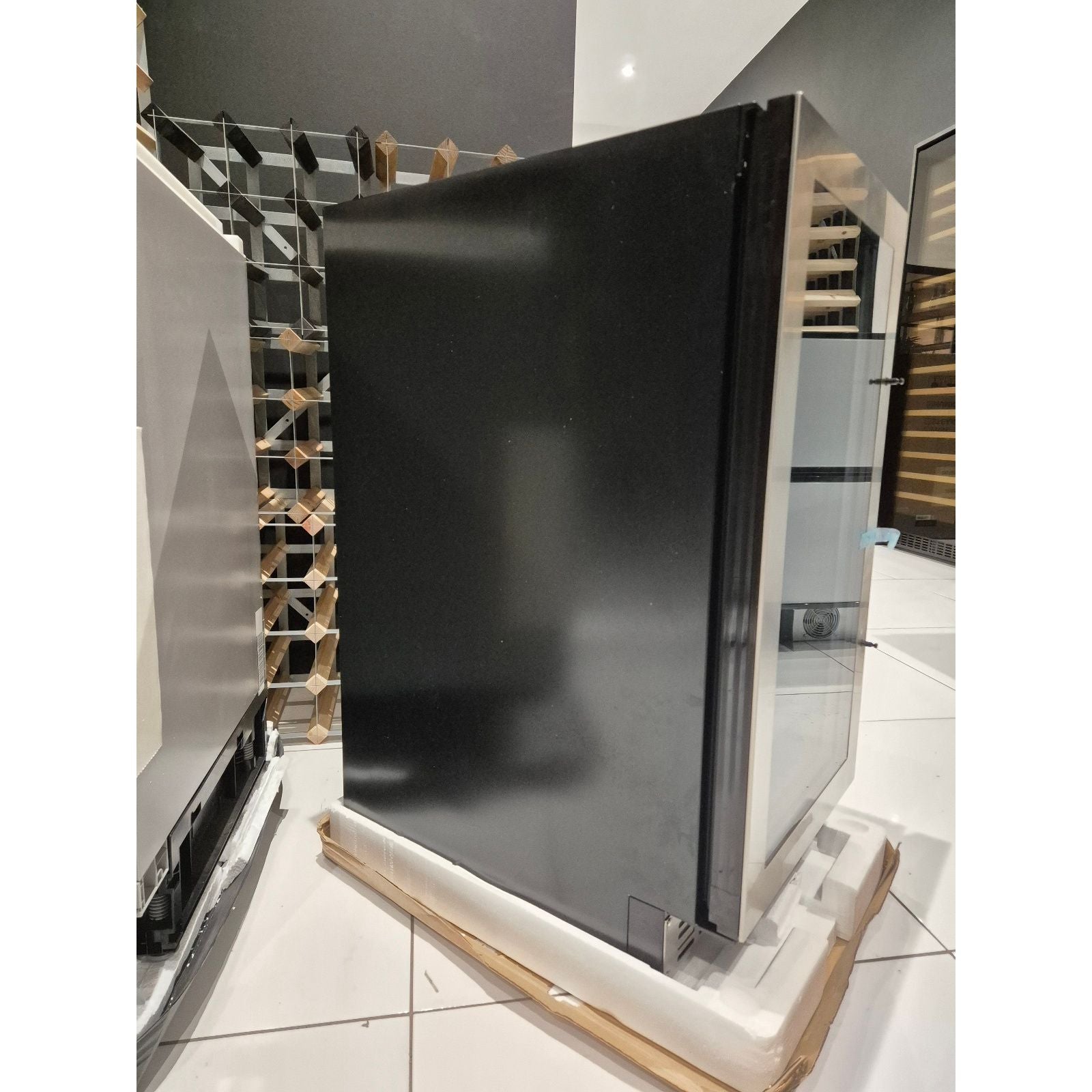 GRADED - mQuvée BeerServer40 (left hinged) - 400mm - Undercounter Drinks Fridge