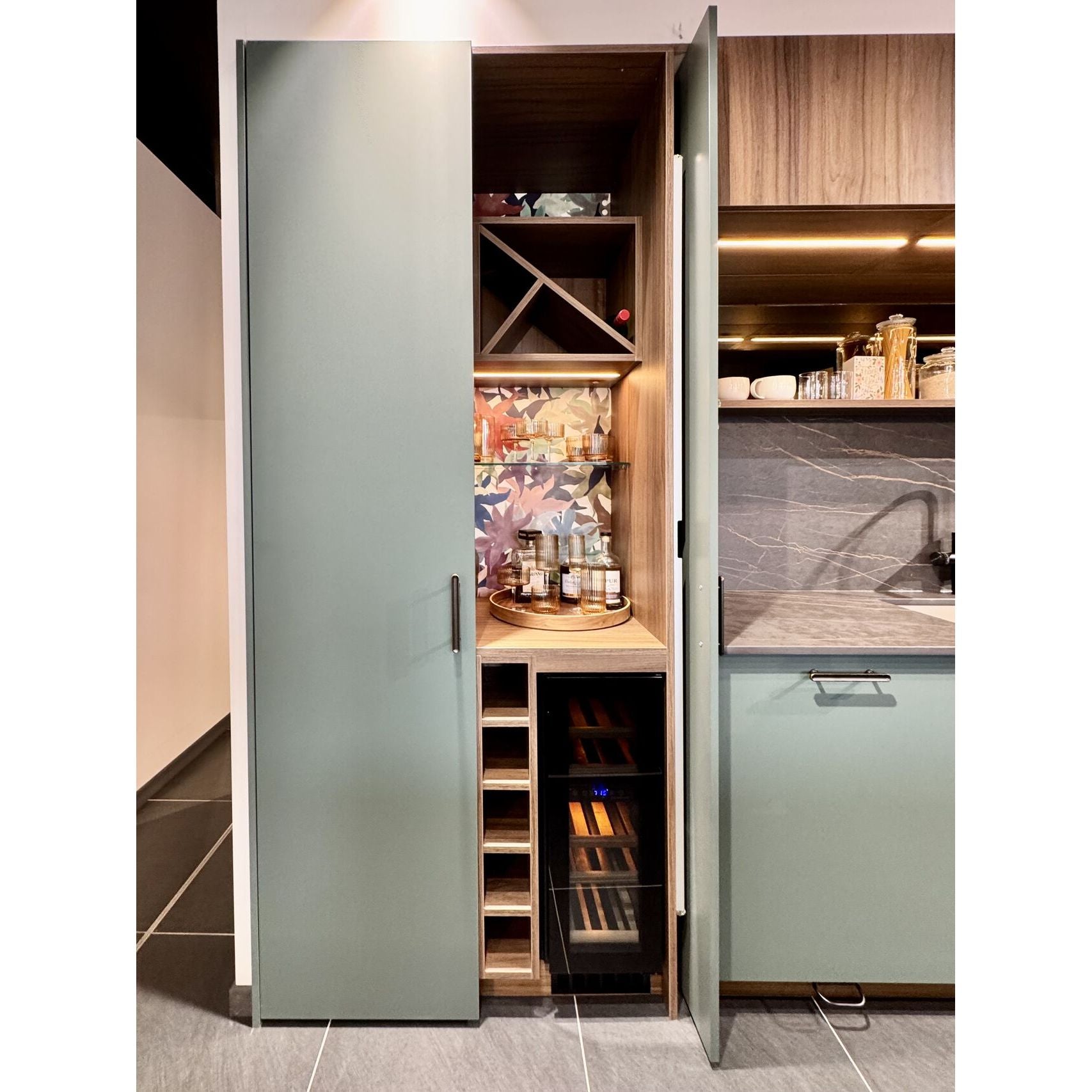 Dunavox FLOW-17 - 300mm Dual Zone - 17 Bottle - Built In / Freestanding Wine Cooler - DAUF-17.58DB