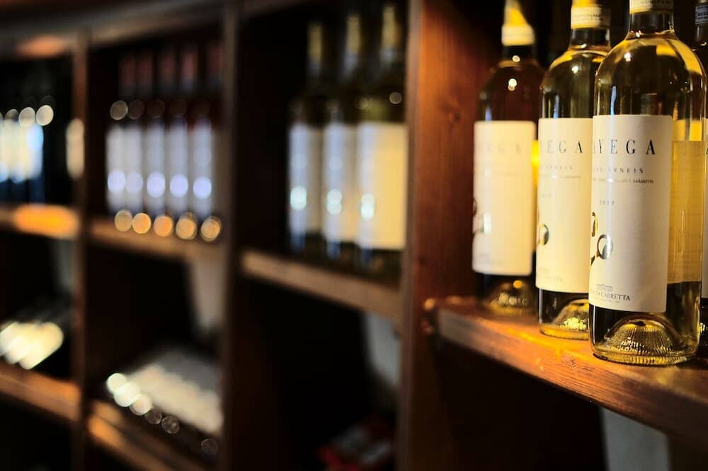 How To Store Wine For Serving