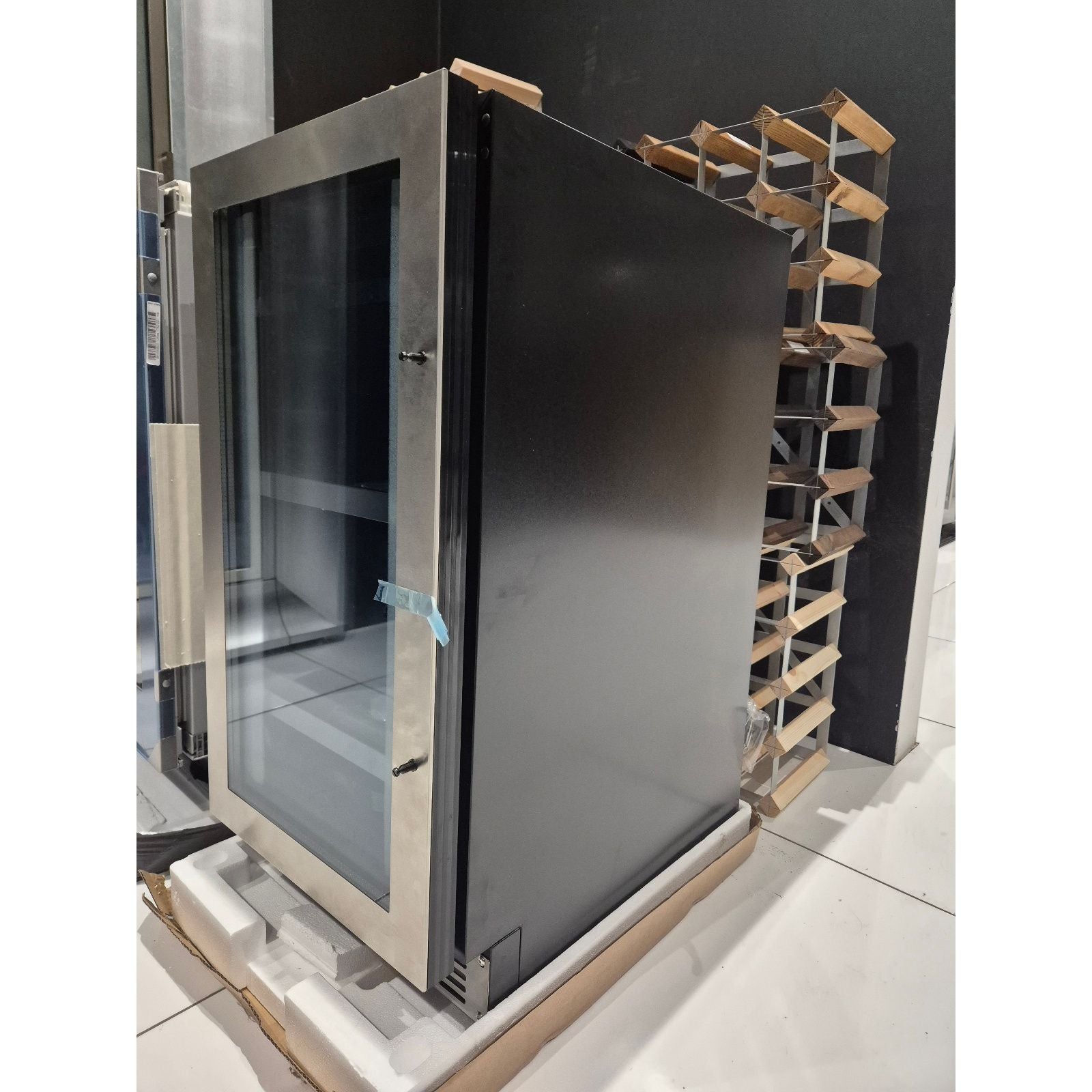 GRADED - mQuvée BeerServer40 (left hinged) - 400mm - Undercounter Drinks Fridge