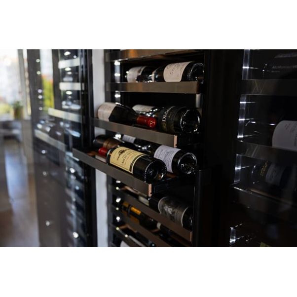 mQuvée WineCave Slim 182D - 57 Bottles - Tall Wine Fridge - Anthracite Black - Label-view