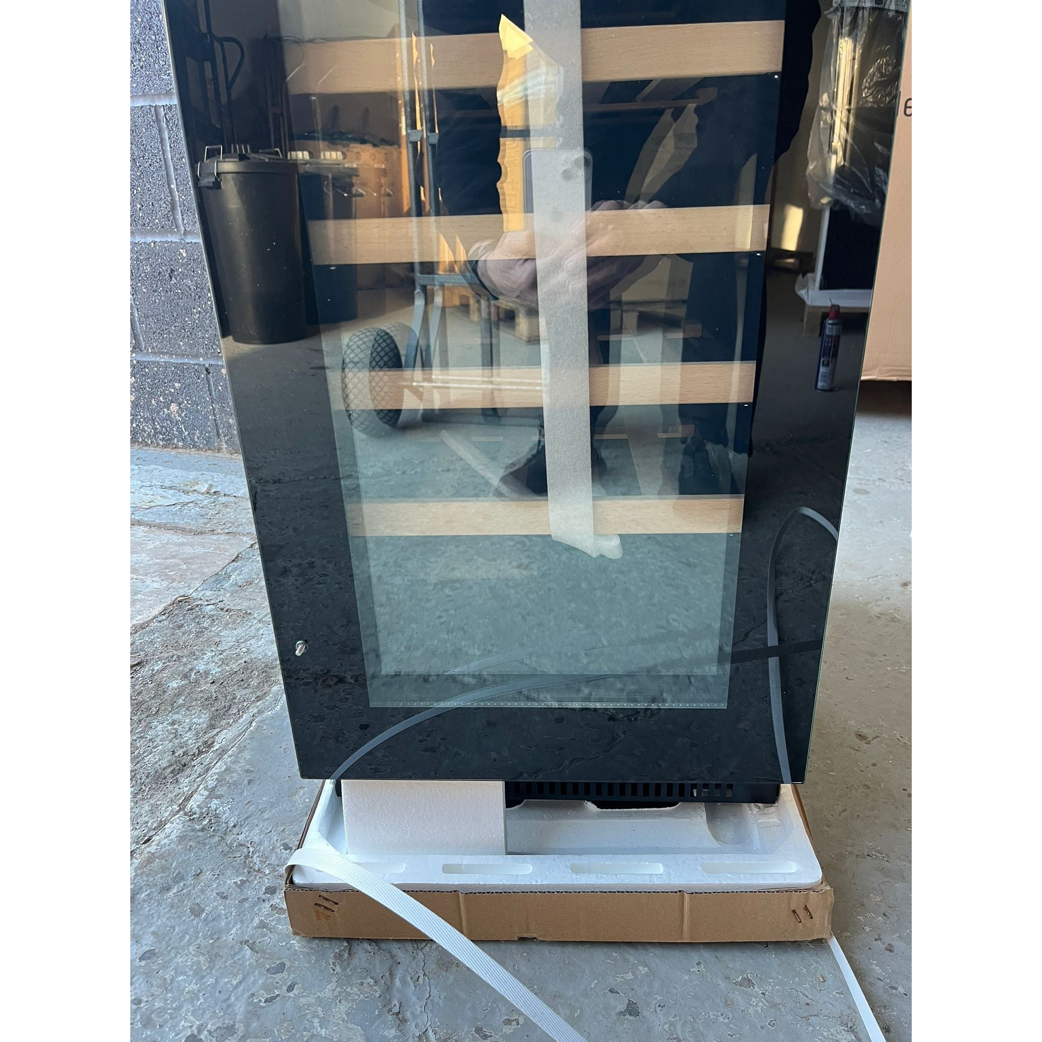 GRADED - Dunavox DAUF-32.83B - 400mm - Built In Undercounter - Single Zone