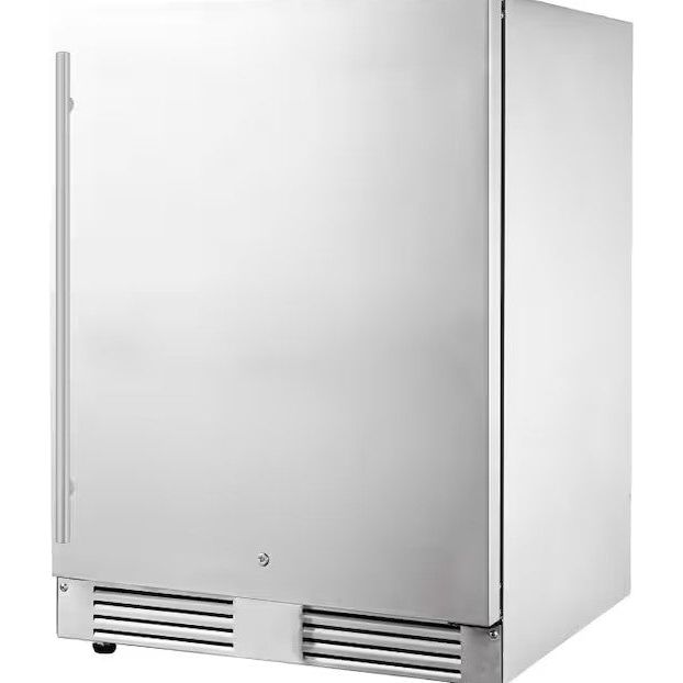 FrigeluX -Outdoor Fridge - Solid Door - RETT136A
