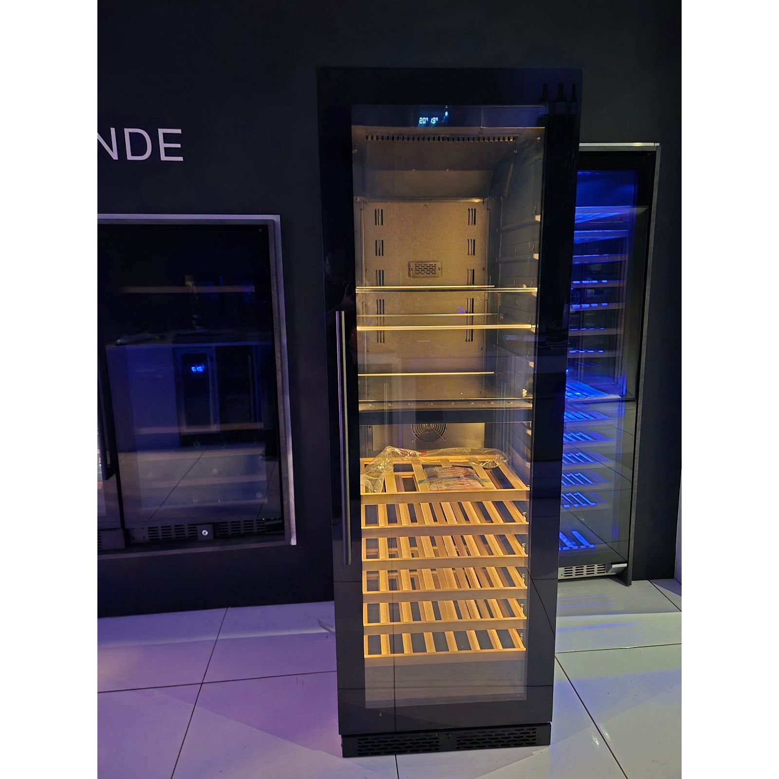 Graded - CELLA 600mm Beverage Centre - 53 Bottle /  126 Cans - 57cm Depth - WBV93D-BLACK